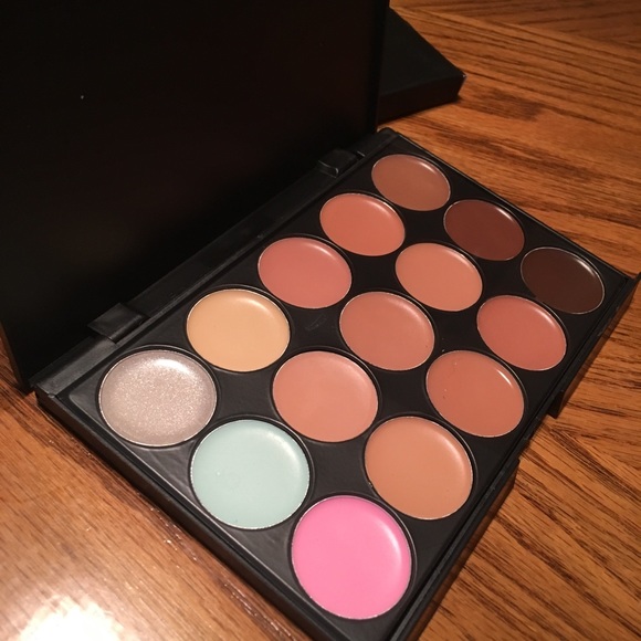 Contouring Kit - Picture 2 of 3